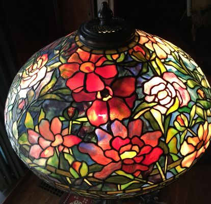 Tiffany Peony lamp c. 1920.JPG